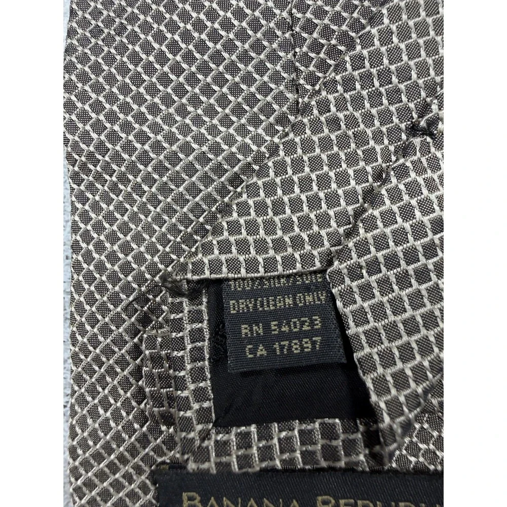 Banana Republic 100% Silk Pointed Necktie Mens One Size Brown Geometric Jacquard
